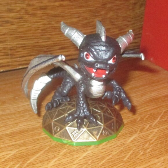 Dark Spyro from Skylanders: Spyro's Adventure (Series 1) Figures - Picture 1 of 5